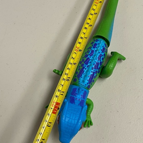 Robo Alive Lurking Lizard series - Blue and Green - Picture 4 of 14